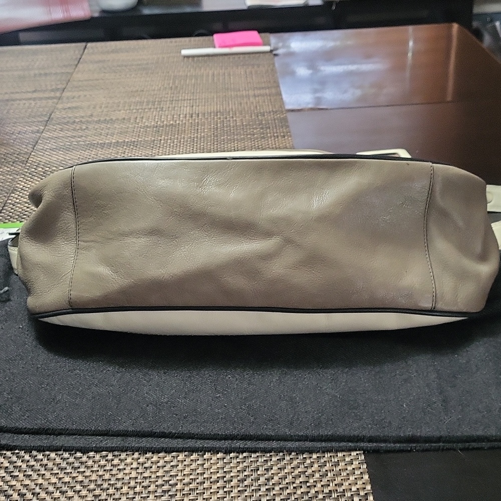 Vintage Coach Legacy Like New - Picture 5 of 9